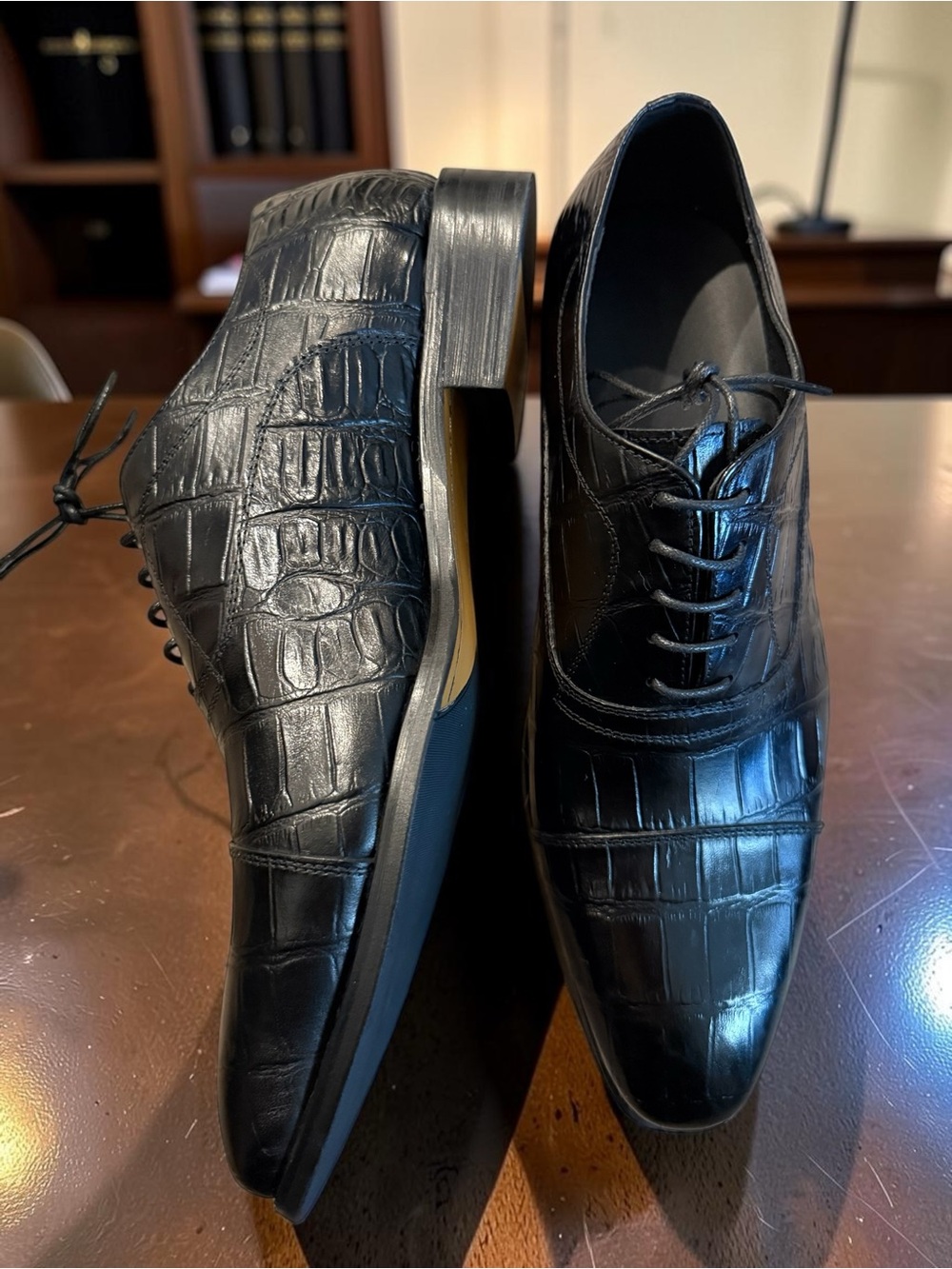 Men's Black Croc-Embossed Leather Lace-Up Dress Loafers